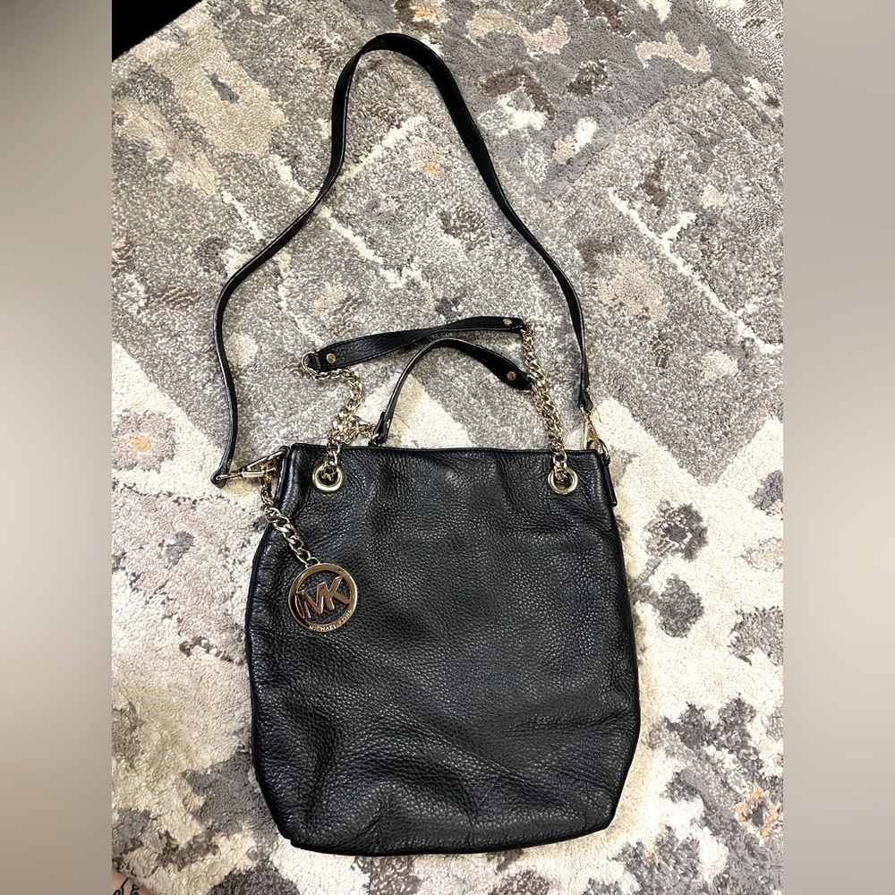 Brand new, great condition solid black leather with gold chain.